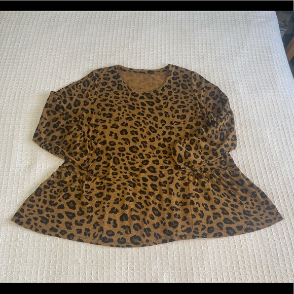 Long Sleeve Animal Print Top - Picture 2 of 16